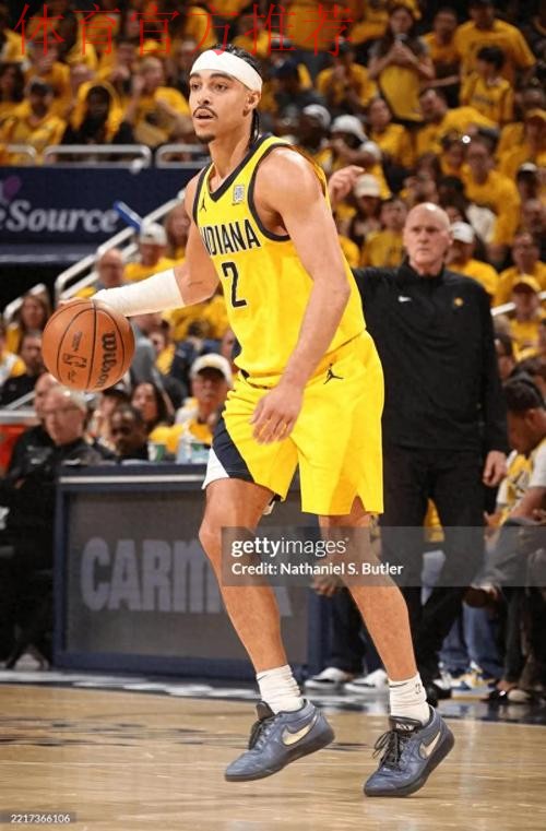 瑞安-内姆布哈德穿着BOOK1,得到14分4篮板11助攻 瑞安-内姆布哈德穿着BOOK1,得到14分4篮板11助攻